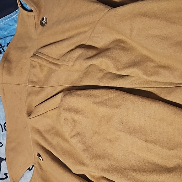 Coat - Picture 5 of 9